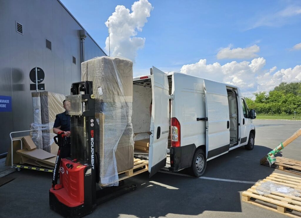 Utovar robe - transport šlep služba Nestorović