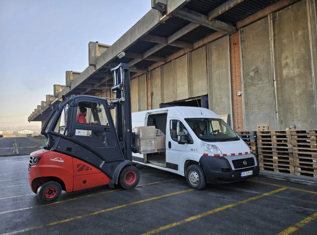 Transport robe Lajkovac – šlep vozilo sa utovarenom robom na platformi